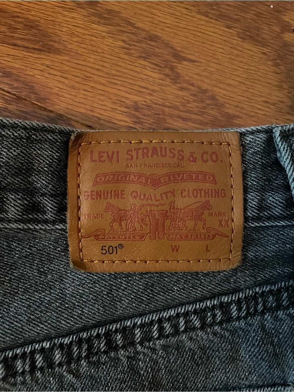 Levi's Women’s 501 Black Wash Frayed Hem Denim Cutoff Shorts - Picture 2 of 10